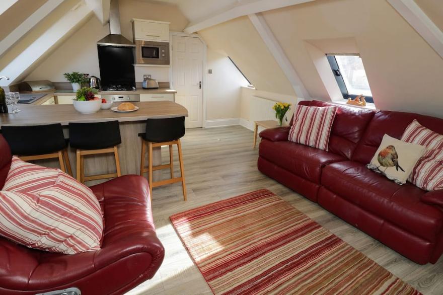 BEACHFRONT, pet friendly, country holiday cottage in Whitby