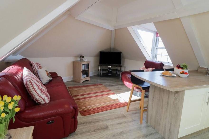 BEACHFRONT, pet friendly, country holiday cottage in Whitby