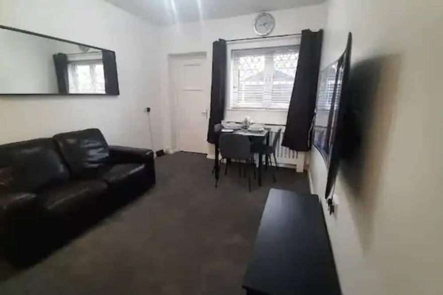 Entire Rental, Easy Reach to Etihad Stadium