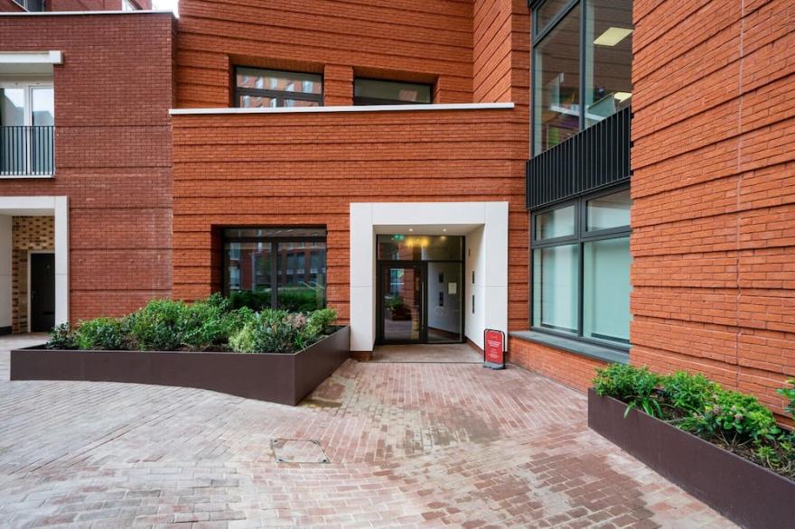 Open plan Vauxhall 1BR,  modern, by Blueground
