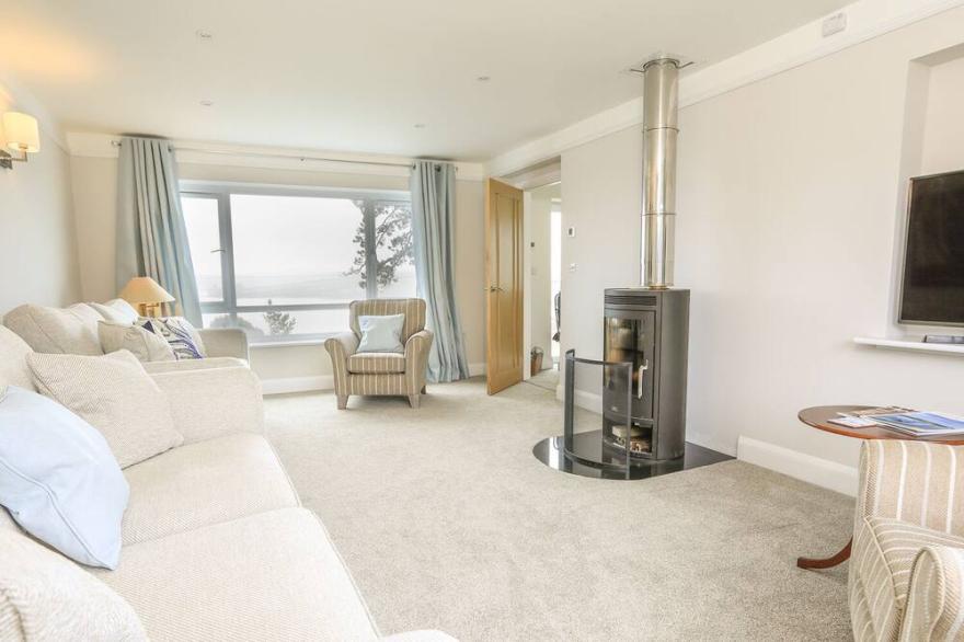 BLUE HAZE, 49 EMBANKMENT, pet friendly, with a garden in Kingsbridge