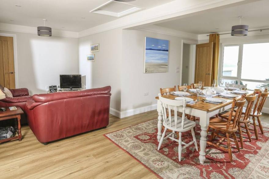 BLUE HAZE, 49 EMBANKMENT, pet friendly, with a garden in Kingsbridge