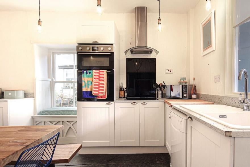 Wisteria Cottage - sleeps 8 - Camelford
