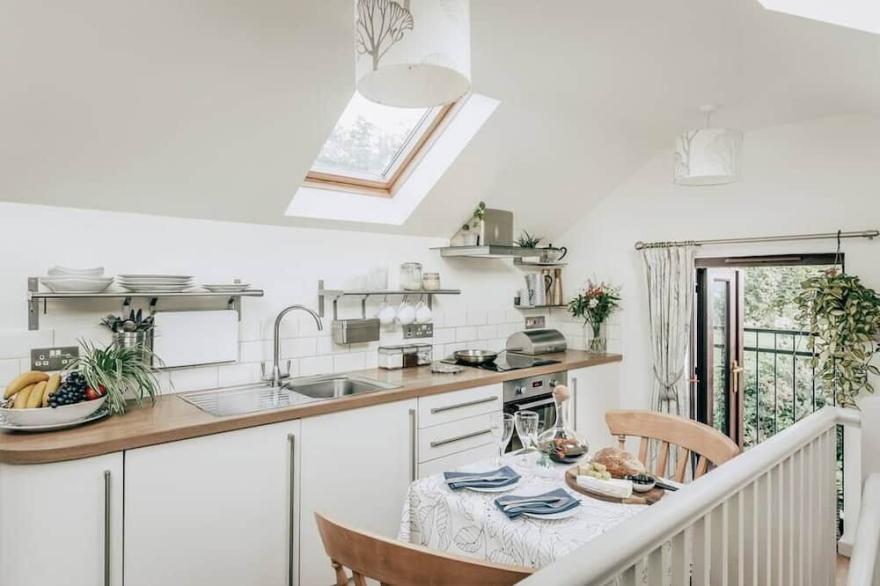 Romantic Converted Barn: Perfect St Agnes Location
