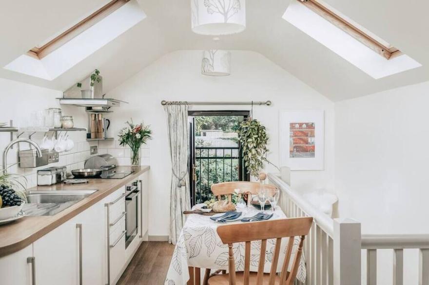 Romantic Converted Barn: Perfect St Agnes Location