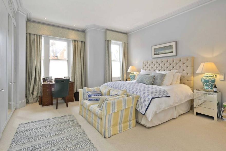 Cosy 4-bed Family home, Shepherd's Bush
