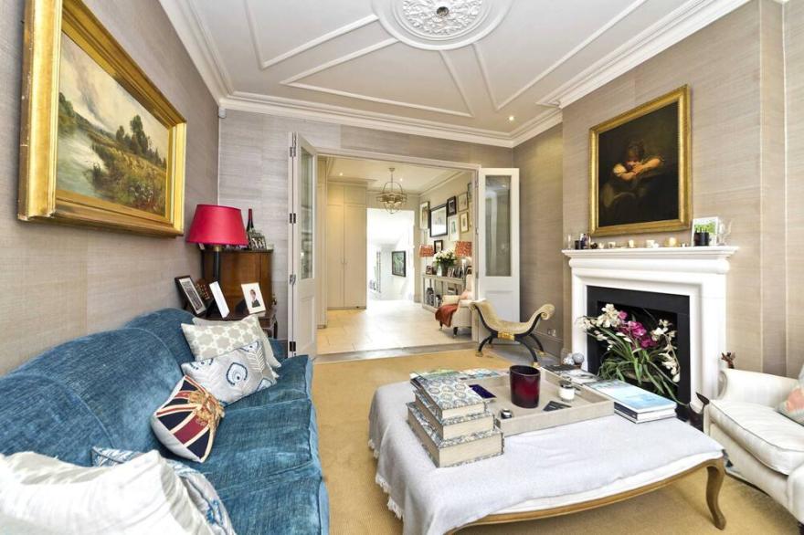 Cosy 4-bed Family home, Shepherd's Bush