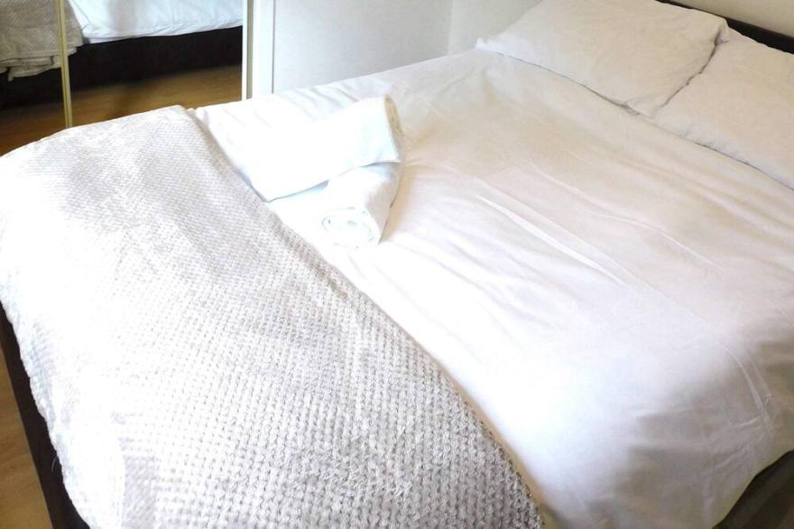 Charming  2 bed apt close to City and SEC/Hydro