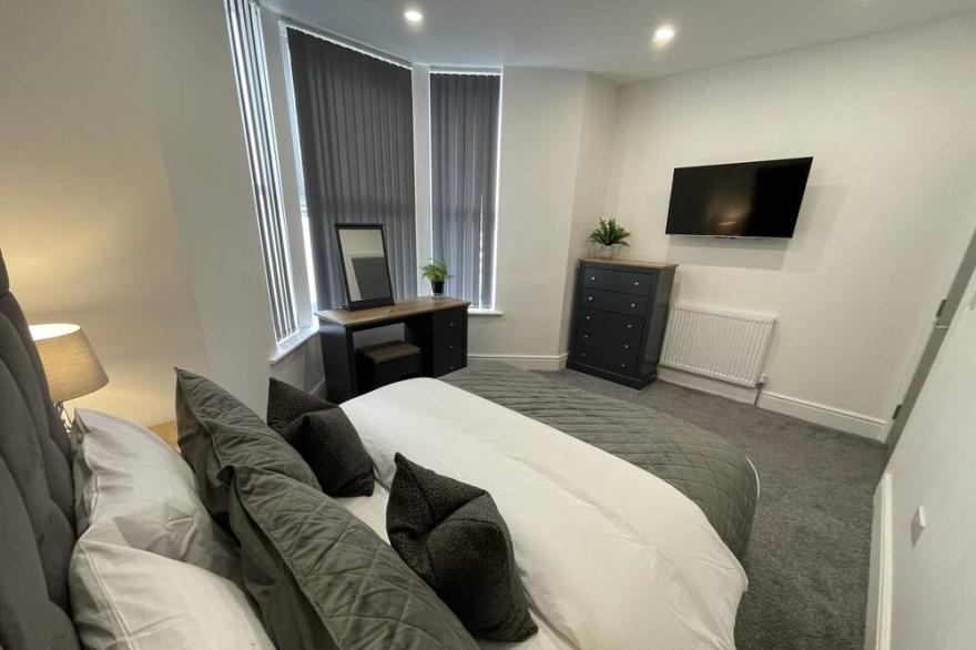 Deluxe Suite with Hot tub & Jacuzzi spar bath