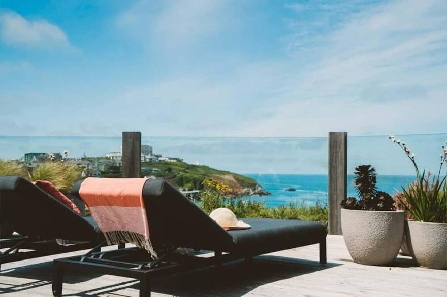 Stunning clifftop 5 bedroom luxury house with outstanding ocean views