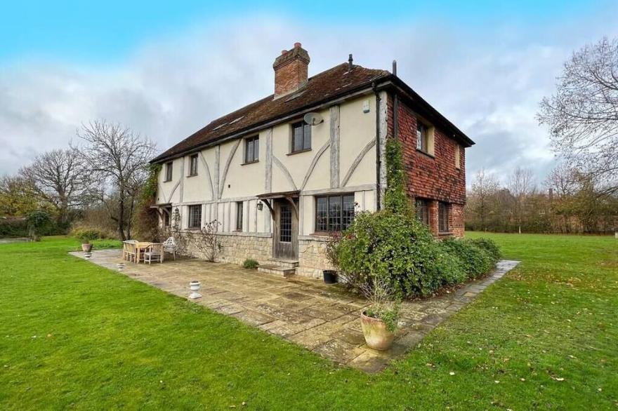 Garden Of Eden: Large Farmhouse & Grounds, Kent