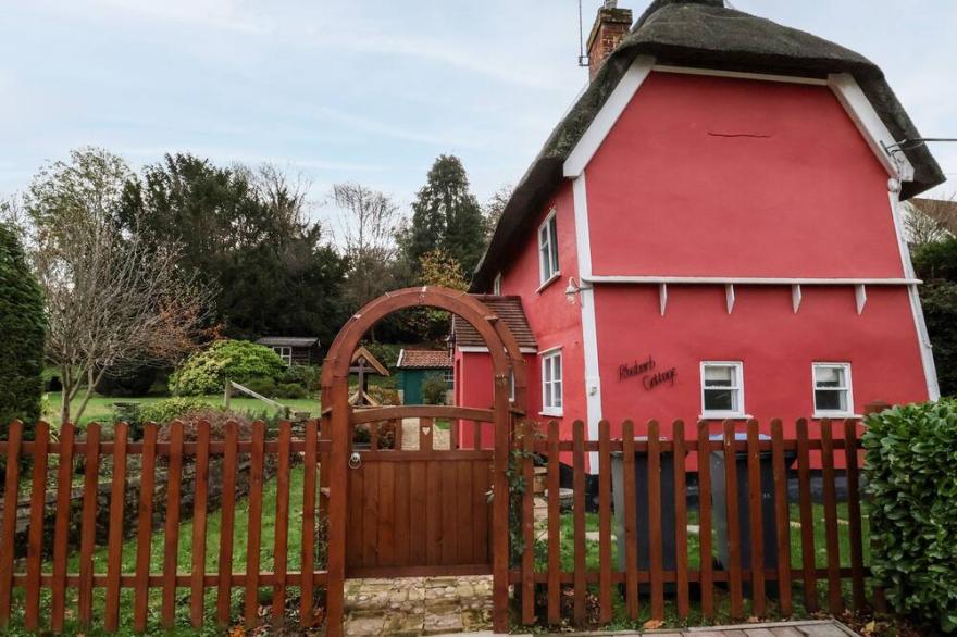 RHUBARB COTTAGE, family friendly, with a garden in Woodbridge