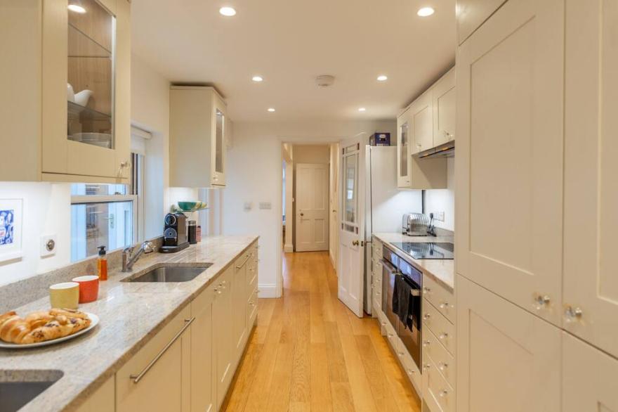 Pipe Down Cottage -  a cottage that sleeps 6 guests  in 3 bedrooms