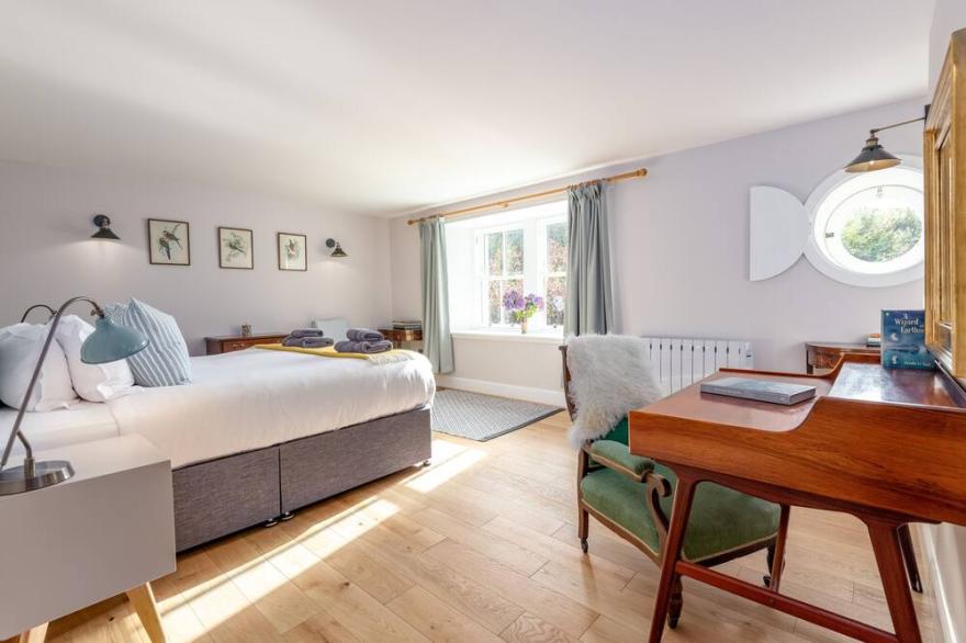 Romantic cottage for two in Outlander location