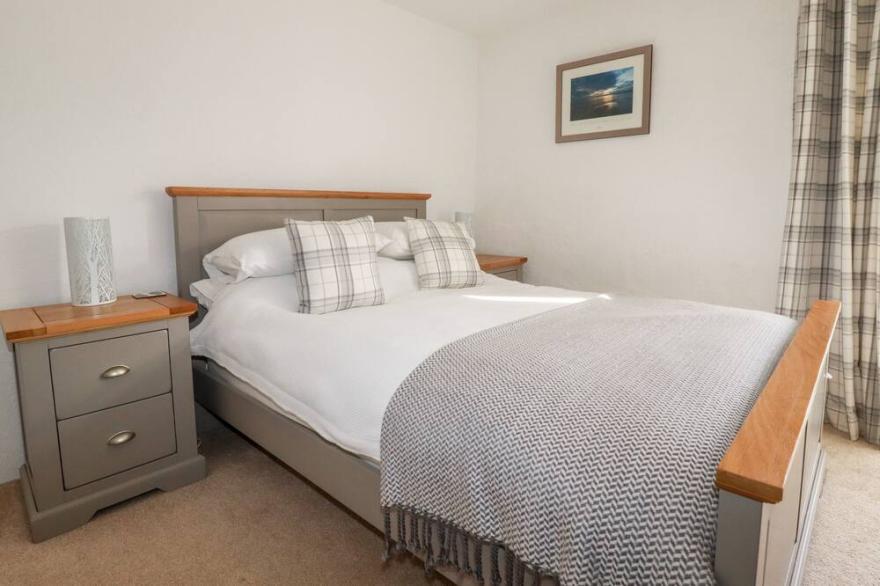 GREAT MEADOW BARN, family friendly, with open fire in Crantock