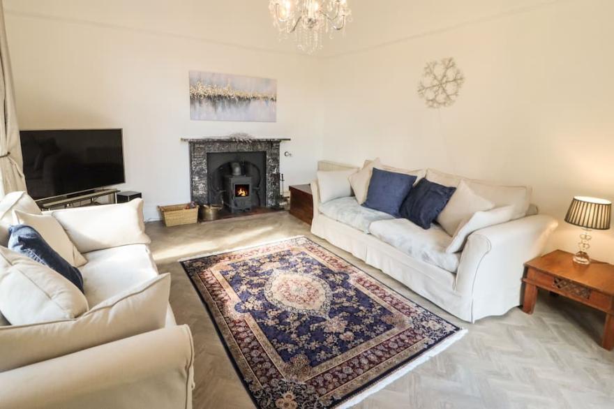 KELBARROW, family friendly, with open fire in Grasmere