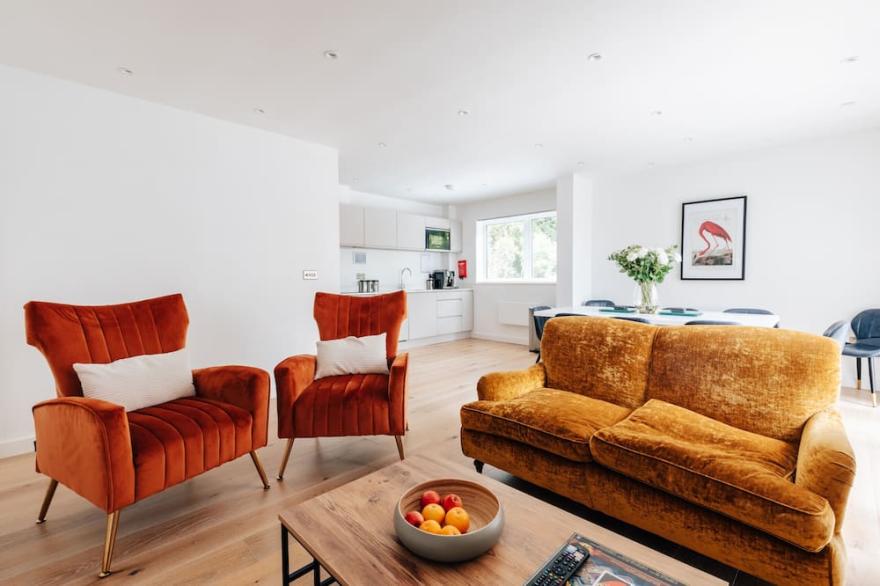 Spacious 2 Bed Apt with Stunning Views of Bath