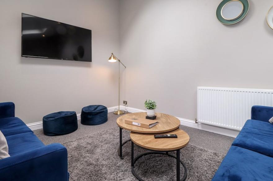 BECKMEAD, pet friendly, character holiday cottage in Windermere