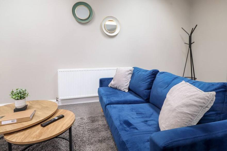 BECKMEAD, pet friendly, character holiday cottage in Windermere