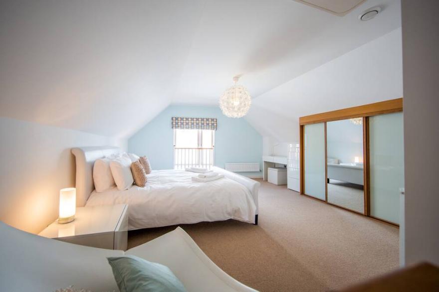 The Sanderling -  a cottage that sleeps 8 guests  in 4 bedrooms