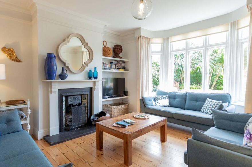 Thalassa -  a cottage that sleeps 8 guests  in 4 bedrooms