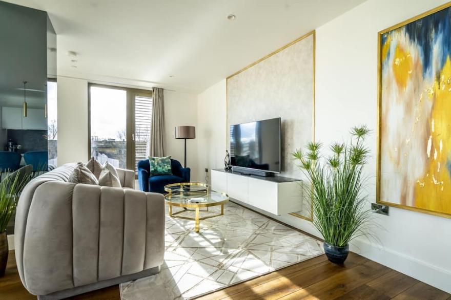 Beautifully Furnished, Central, 2 Bedroom Apartment - With Parking