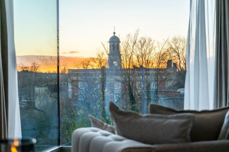 Beautifully Furnished, Central, 2 Bedroom Apartment - With Parking