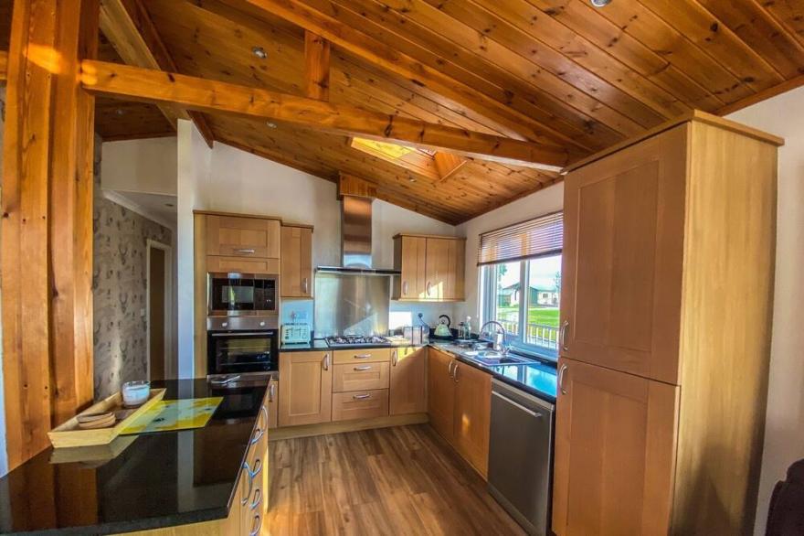 Immaculate 3-Bedroom Private Lodge near York