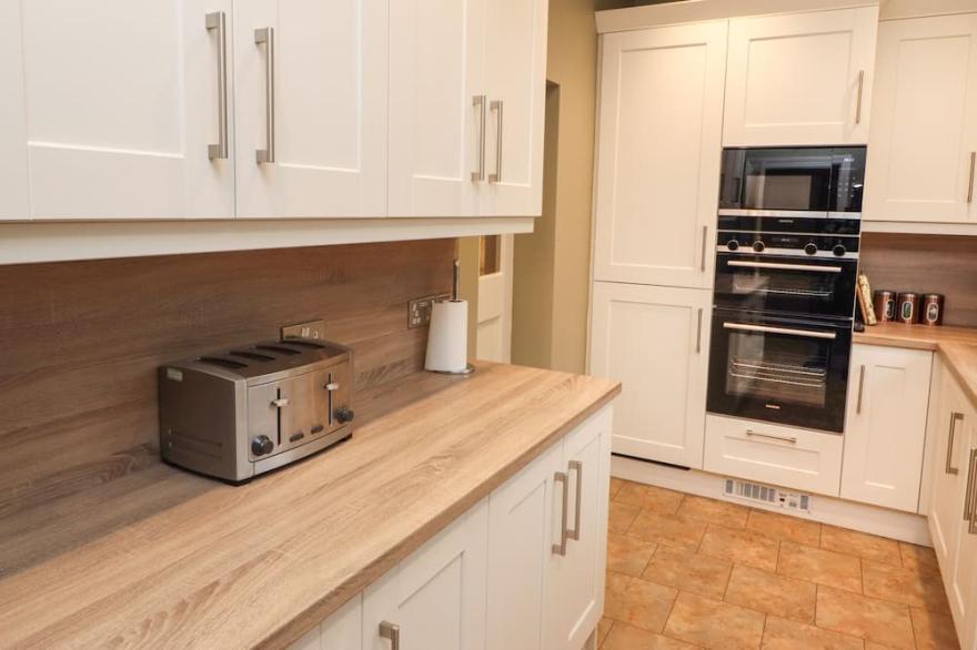 SANDBURNE COTTAGE, family friendly in Keswick