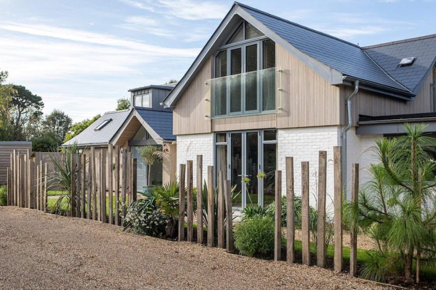 The Salt House - Luxury Home with Pool & Hot Tub