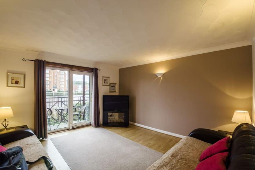 Riverside views in Ayr. (sleeps 4)