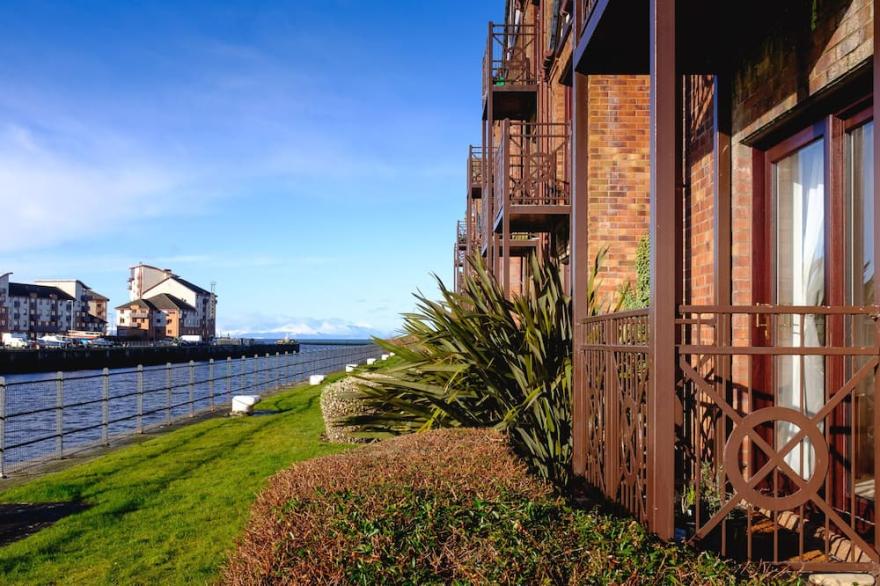 Riverside views in Ayr. (sleeps 4)