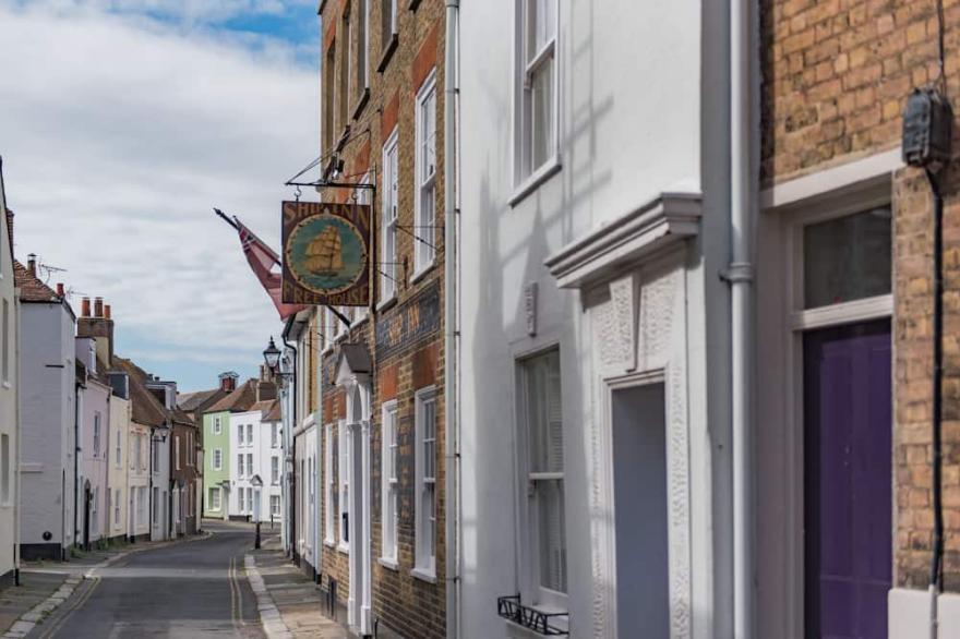 A delightful cottage in the heart of the historic conservation area of Deal