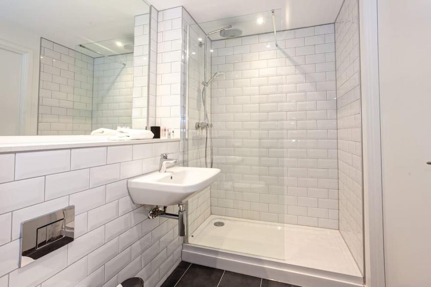 Stylish Modern Apartment in Central Manchester