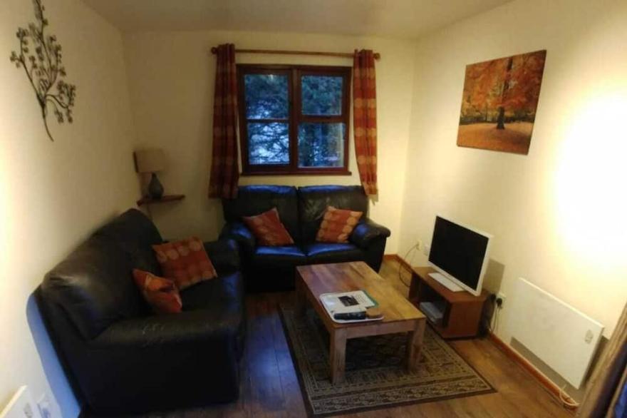 Indoor Pool. Beautiful 2 bed lodge sleeping 4 set in 5acre of beautiful Woodland
