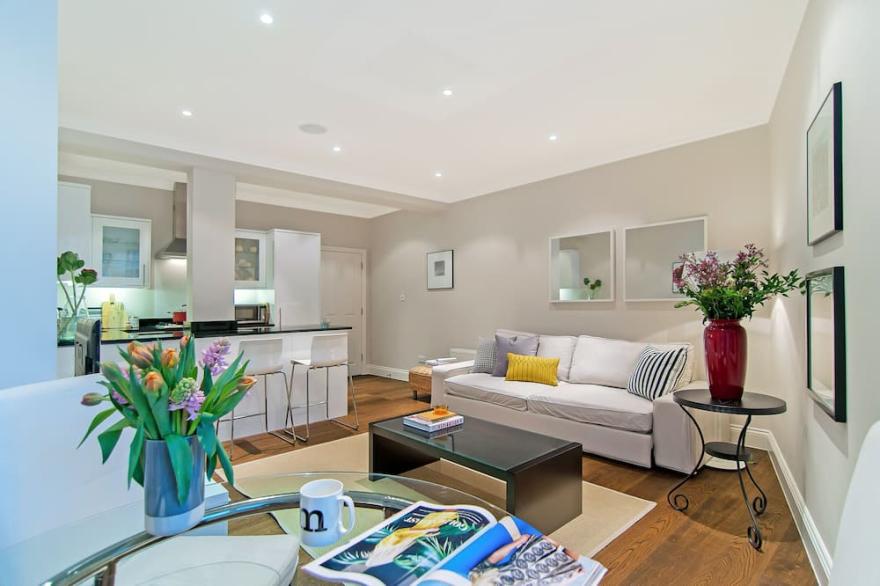 Spacious and Very Close to the Tube