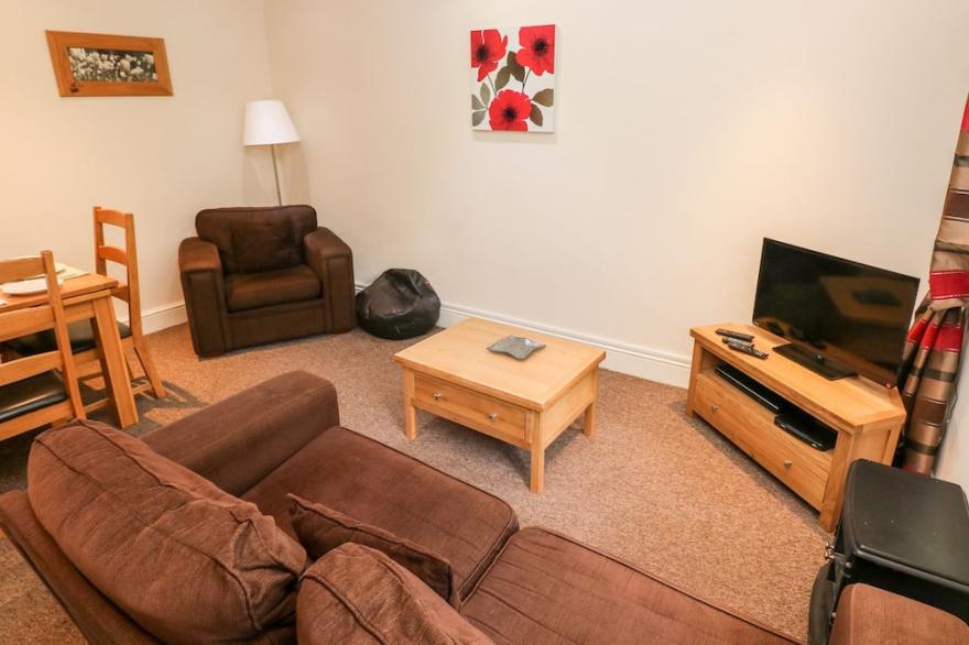 SWALLOWS COTTAGE, pet friendly, with a garden in Maenclochog