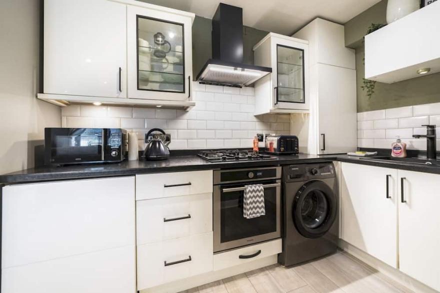 Pass the Keys | Stunning 2BR Apt w Balcony Views City Centre