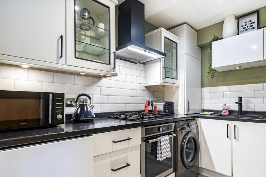 Pass the Keys | Stunning 2BR Apt w Balcony Views City Centre