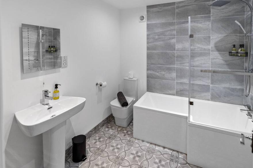 Newly Refurbed, central,  ground floor apartment with free parking and hot tub