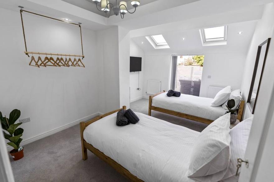 Newly Refurbed, central,  ground floor apartment with free parking and hot tub