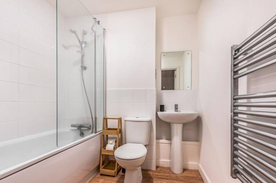Pass the Keys | Central Modern Flat with Parking