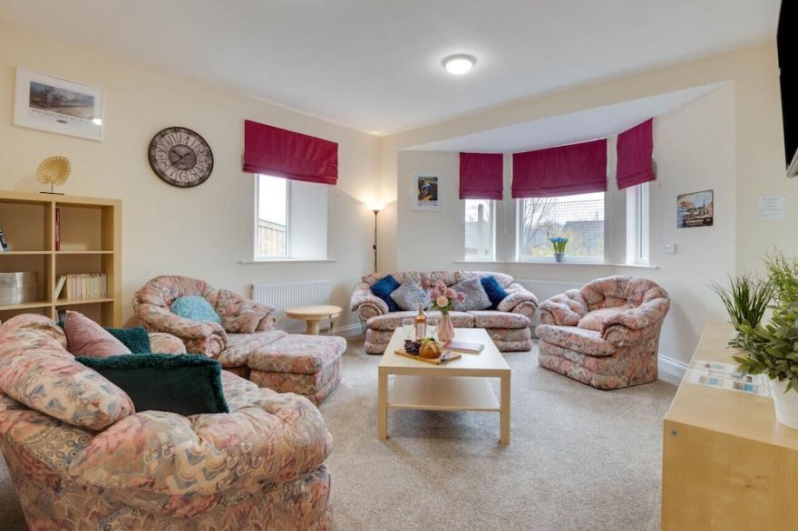 Station House - Three Bedroom House, Sleeps 6