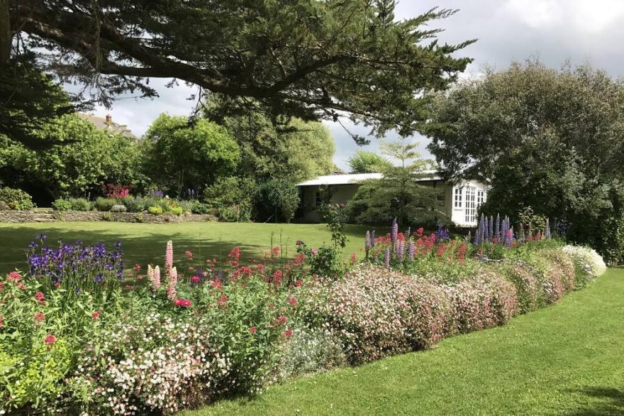 OTTERBURN HOUSE, pet friendly, character holiday cottage in Bude