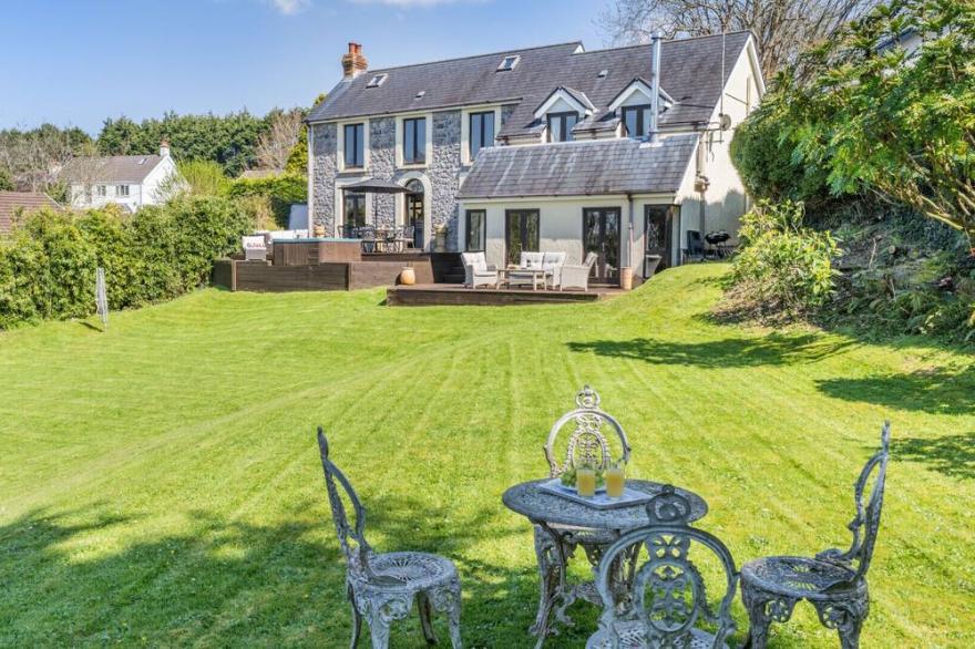 Highfield House - Three Bedroom House, Sleeps 7
