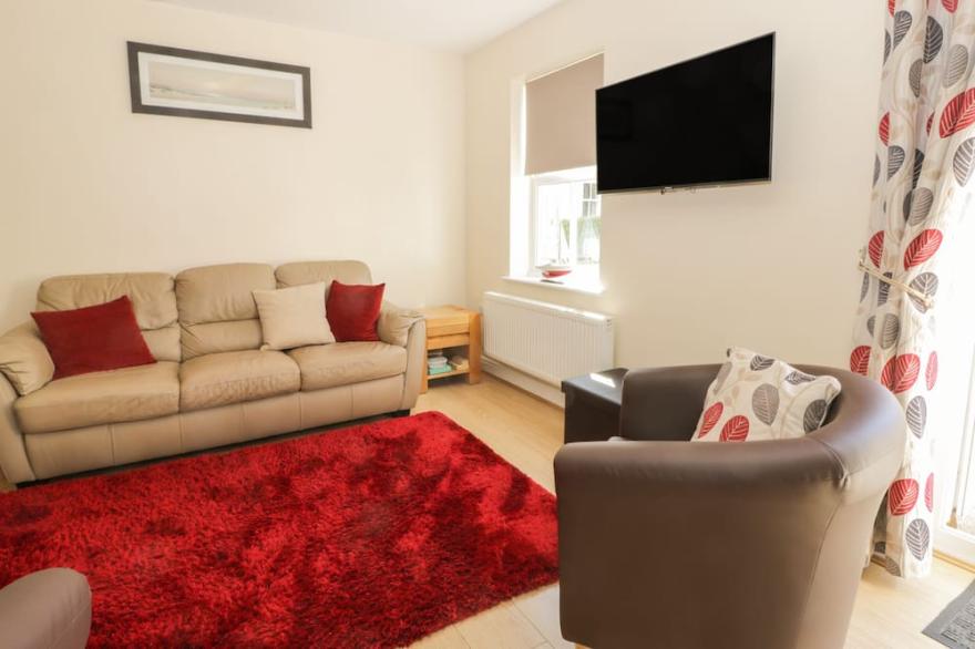 NORTHOLME, pet friendly, with pool in Filey