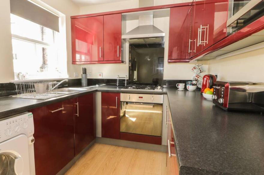 NORTHOLME, pet friendly, with pool in Filey