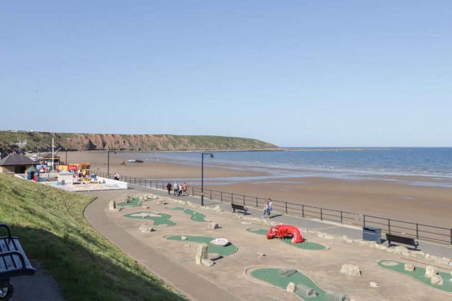 NORTHOLME, pet friendly, with pool in Filey