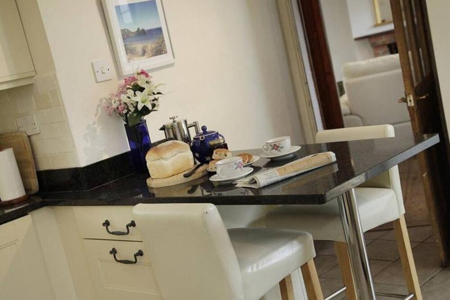 Holly Tree Lodge - Four Bedroom House, Sleeps 9