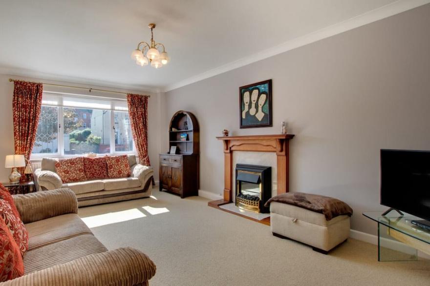 Ty Hyfryd - Five Bedroom House, Sleeps 11